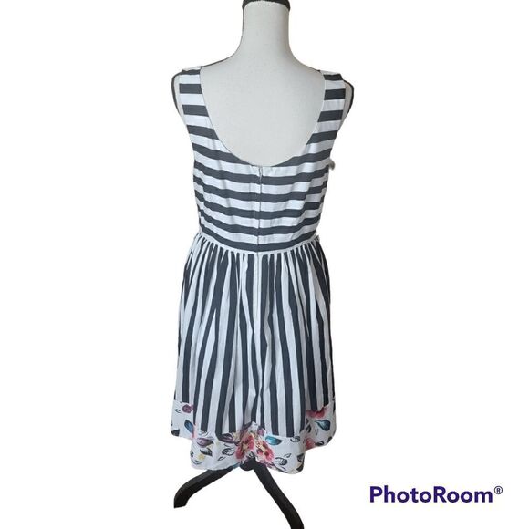 ModCloth Striped Fit and Flair Dress. Size L. - Picture 7 of 11